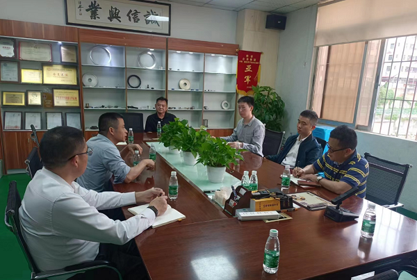 合發(fā)齒輪總經(jīng)理曹小林先生進(jìn)行接待，并做工作匯報(bào)